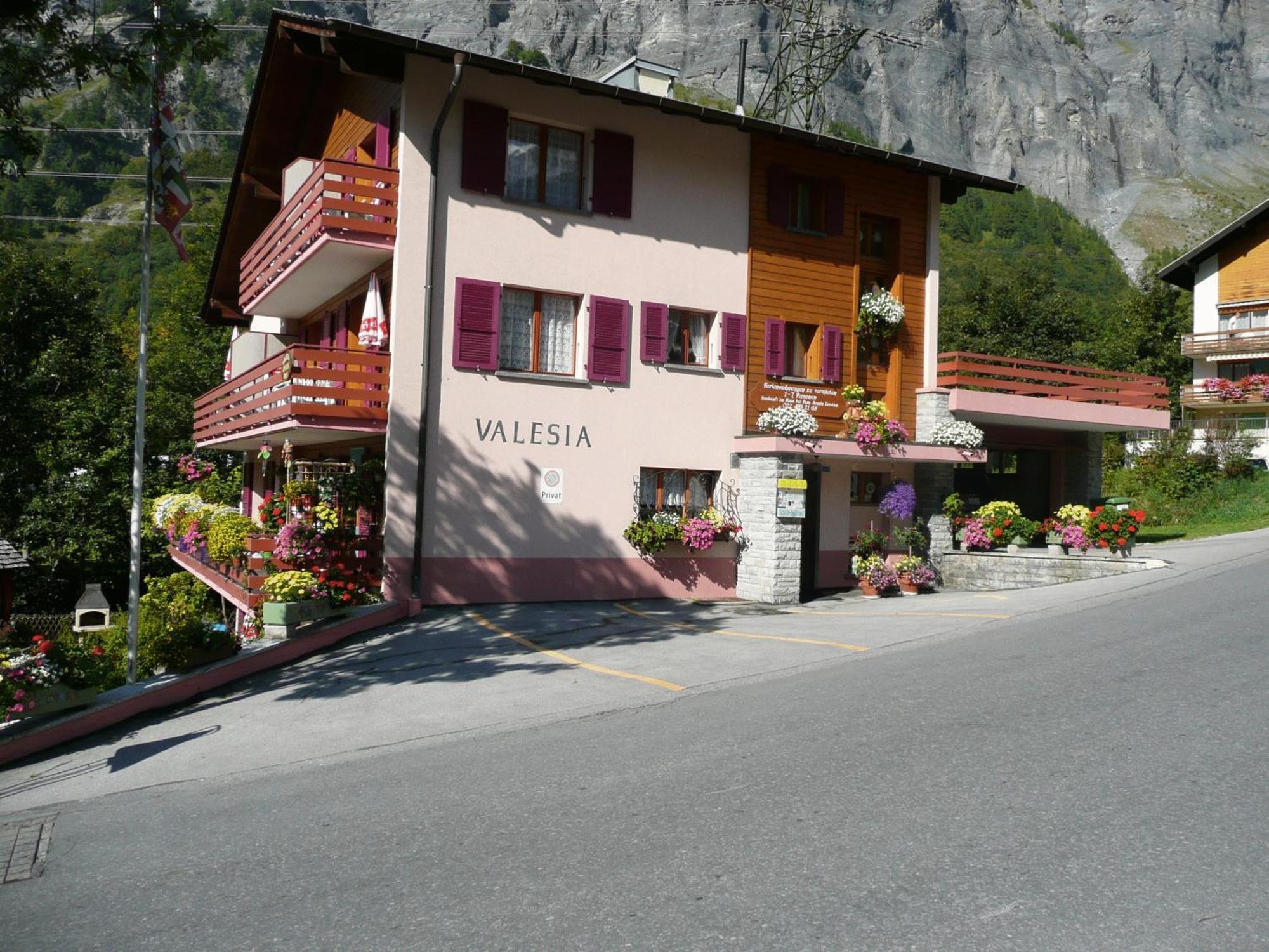 Ferienwohnung Haus Valesia Leukerbad Exterior foto